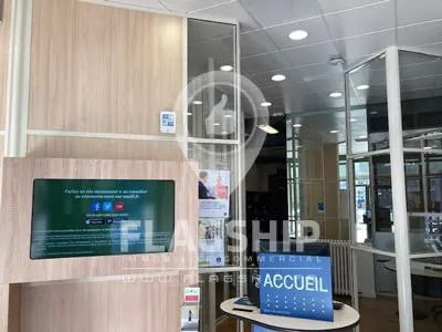 Location Commerce 250 m² - Photo 1