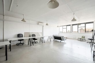 22-27 The Oval, London to rent Interior Photo- Image 2 of 10