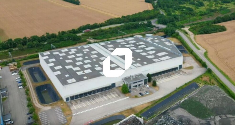 Industrial in Grenay to rent - Aerial - Image 1 of 2