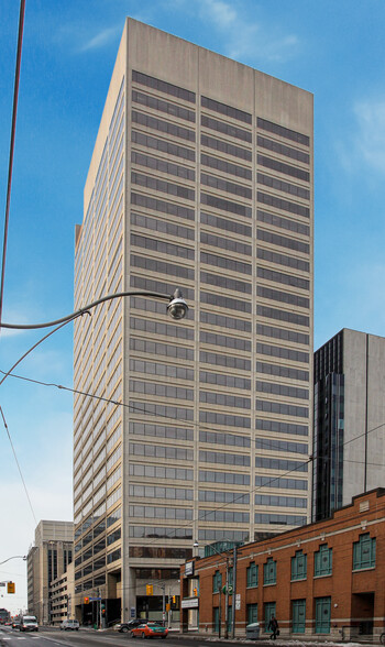 180 Dundas St W, Toronto, ON for rent - Building Photo - Image 1 of 24