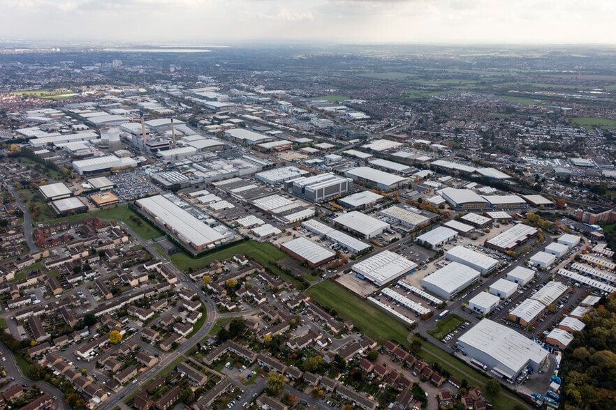 691-695 Stirling Rd, Slough to rent - Aerial - Image 3 of 3