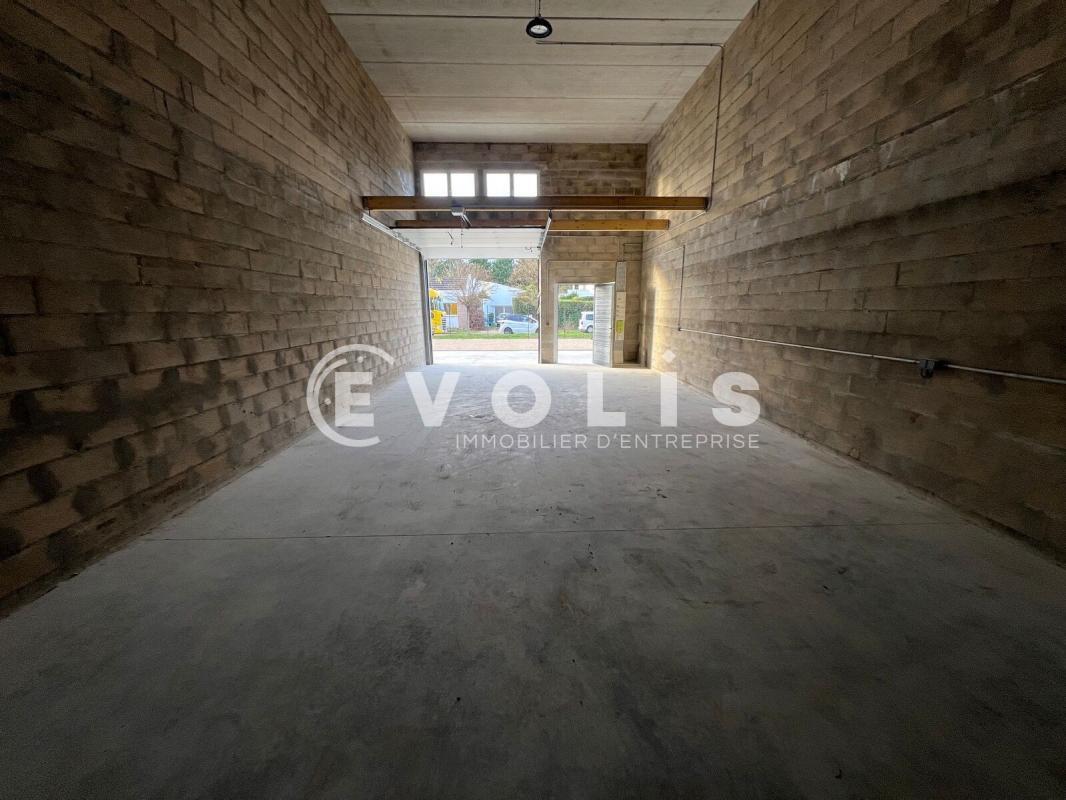 Light Industrial in Cesson to rent Interior Photo- Image 1 of 4