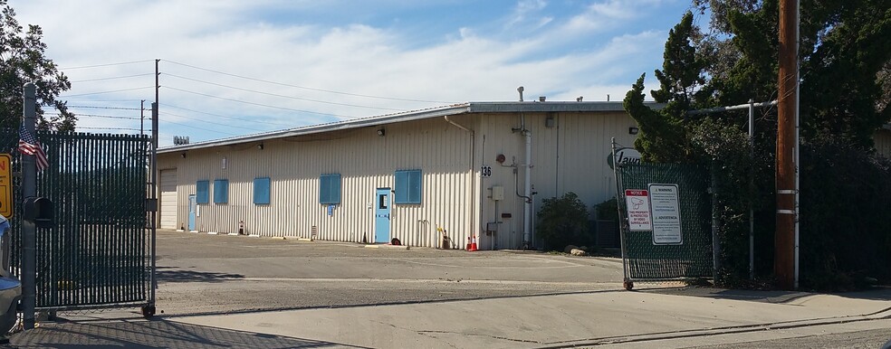 136 N 13th St, Santa Paula, CA for rent - Primary Photo - Image 1 of 2