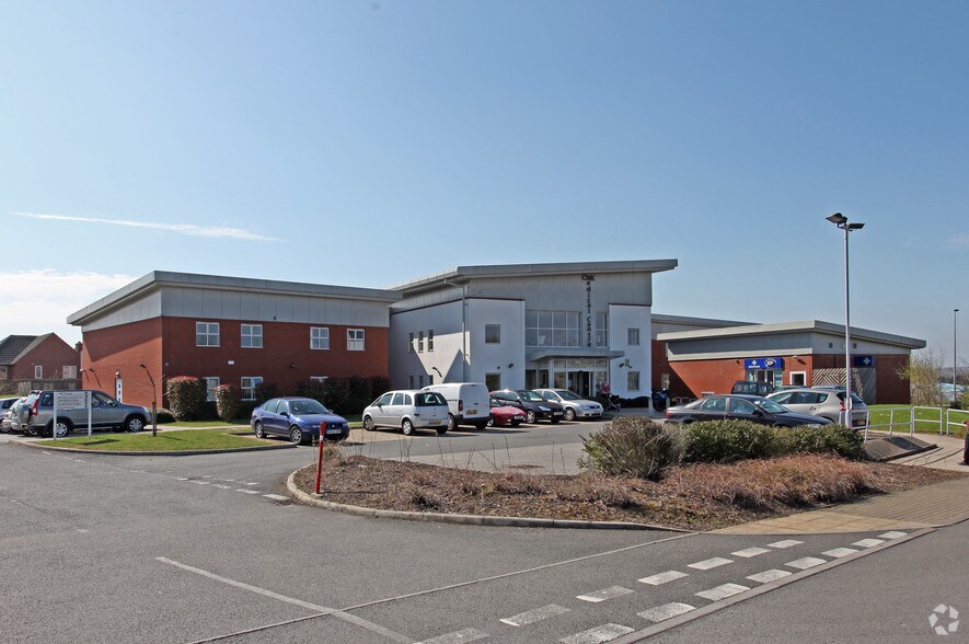 68 Bradwell Common Blvd, Milton Keynes for sale - Primary Photo - Image 1 of 1