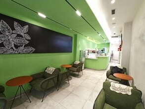 Retail in Barcelona, Barcelona to rent Interior Photo- Image 2 of 19