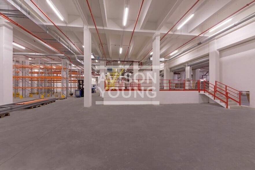 Industrial in Paris to rent - Interior Photo - Image 2 of 6