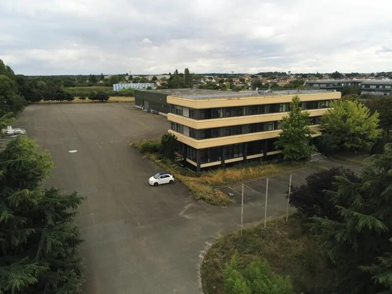 Light Industrial in Rambouillet for sale Building Photo- Image 1 of 17