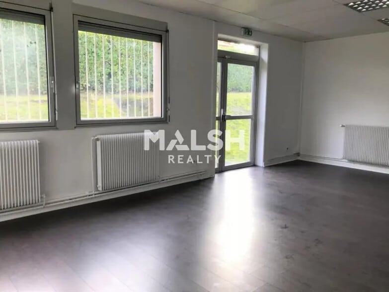 Office in Rillieux-la-Pape to rent - Interior Photo - Image 2 of 6
