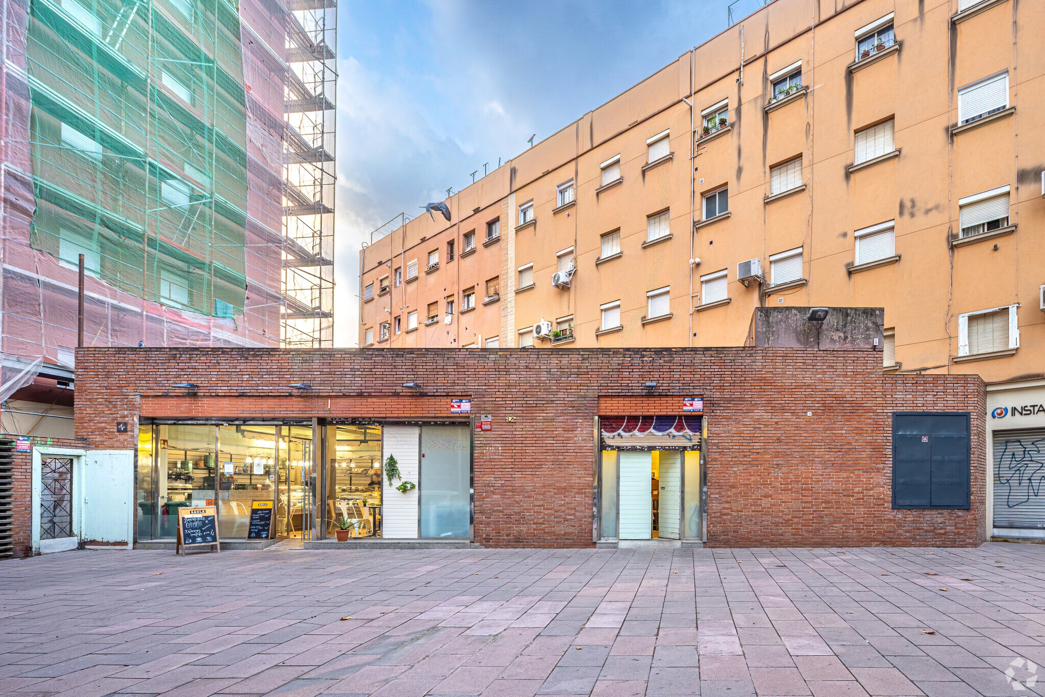 Retail in Barcelona, Barcelona to rent Primary Photo- Image 1 of 7