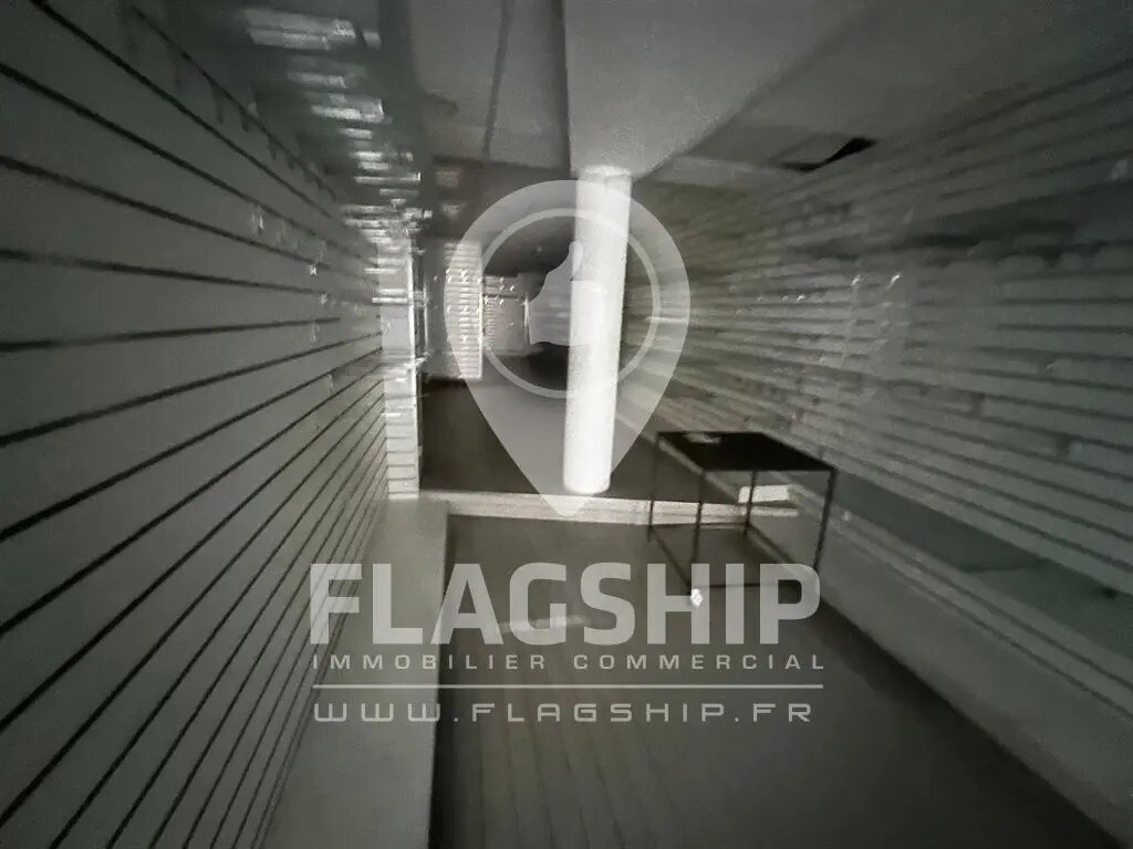 Retail in Suresnes to rent Building Photo- Image 1 of 9