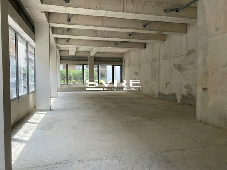 Retail in Marseille to rent - Interior Photo - Image 2 of 12