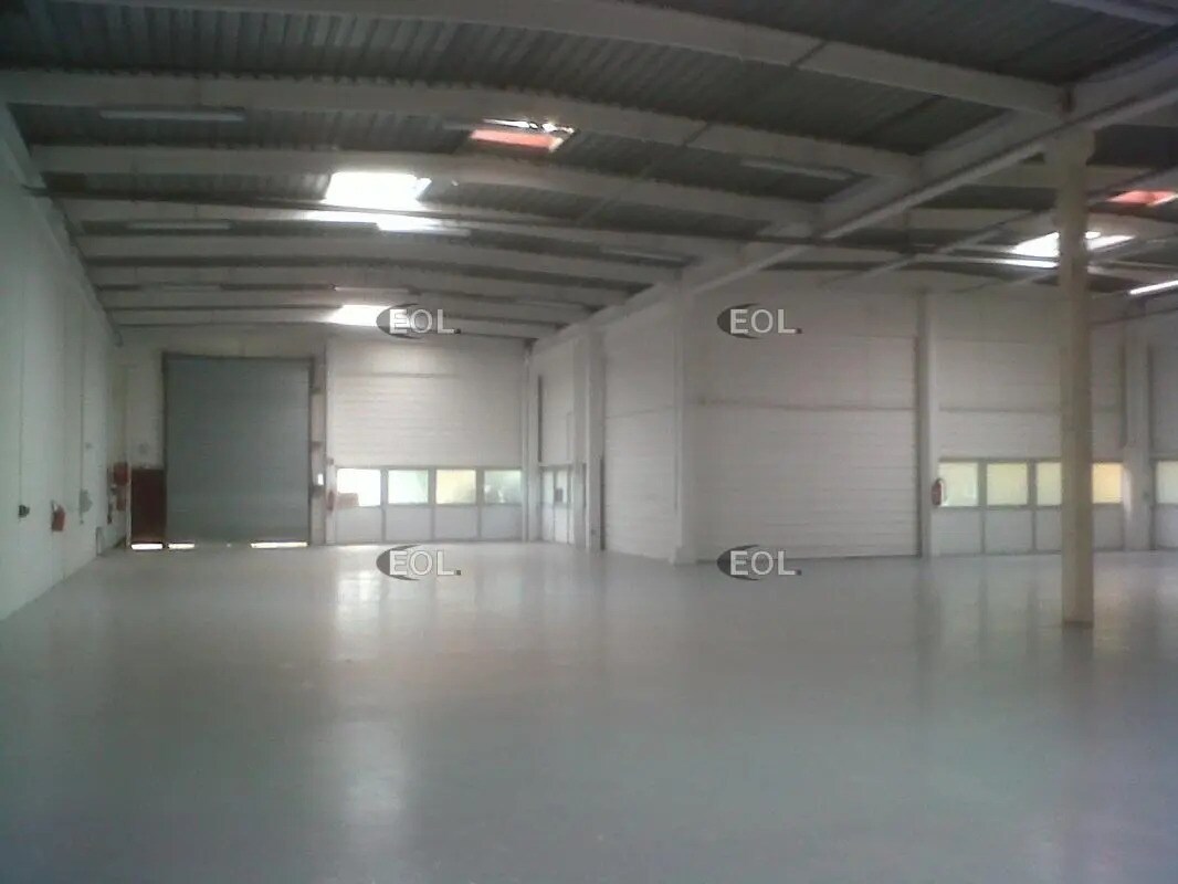 Industrial in Trappes to rent Interior Photo- Image 1 of 4