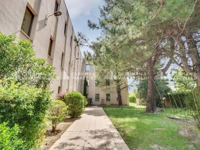 155 Rue Du Dirigeable, Aubagne to rent - Building Photo - Image 2 of 14