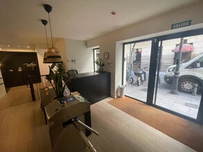 Retail in Madrid, Madrid to rent Interior Photo- Image 1 of 12