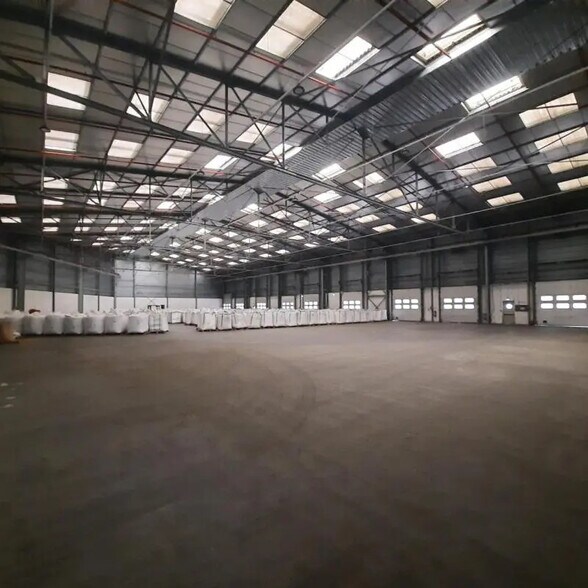 Industrial in Gennevilliers to rent - Building Photo - Image 3 of 3