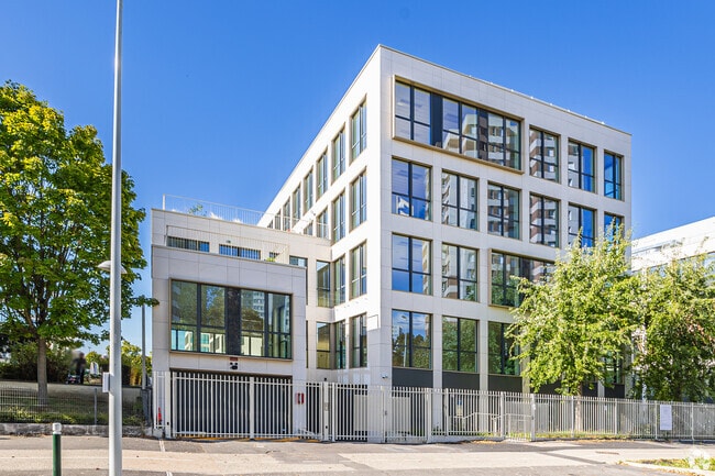 Location Bureaux 860 m² à 11 407 m²