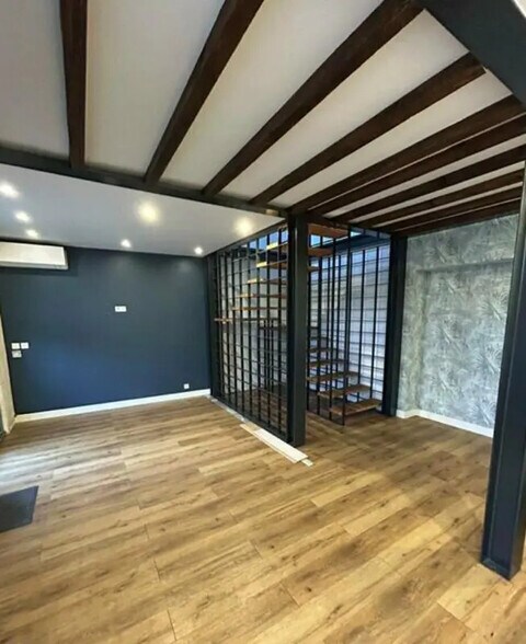 Office in Levallois-Perret to rent - Interior Photo - Image 3 of 3