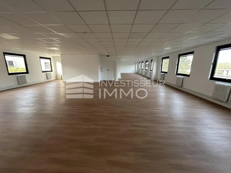 Office in Cergy to rent Interior Photo- Image 1 of 7