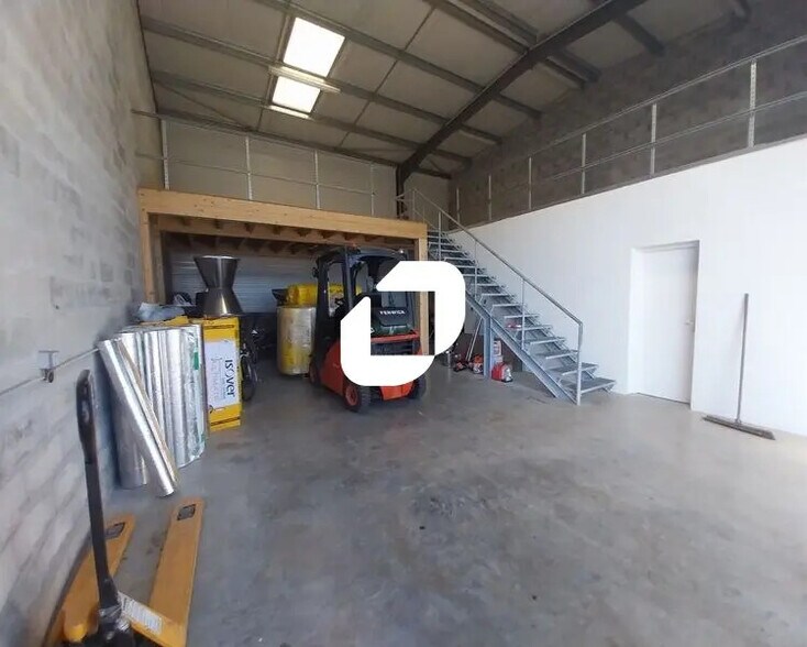 Light Industrial in Eysines to rent - Interior Photo - Image 2 of 9