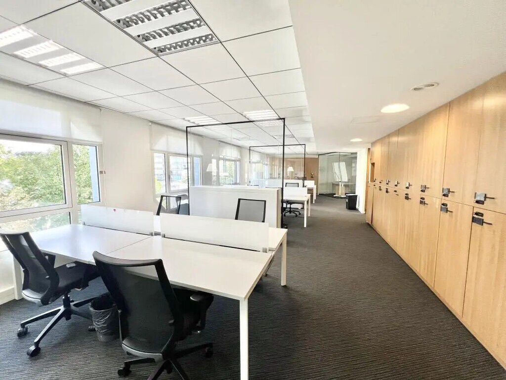 Location Bureaux 120 m² - Photo 1