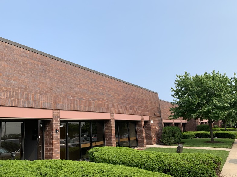 1450-1484 Elmhurst Rd, Elk Grove Village, IL for rent - Building Photo - Image 3 of 9