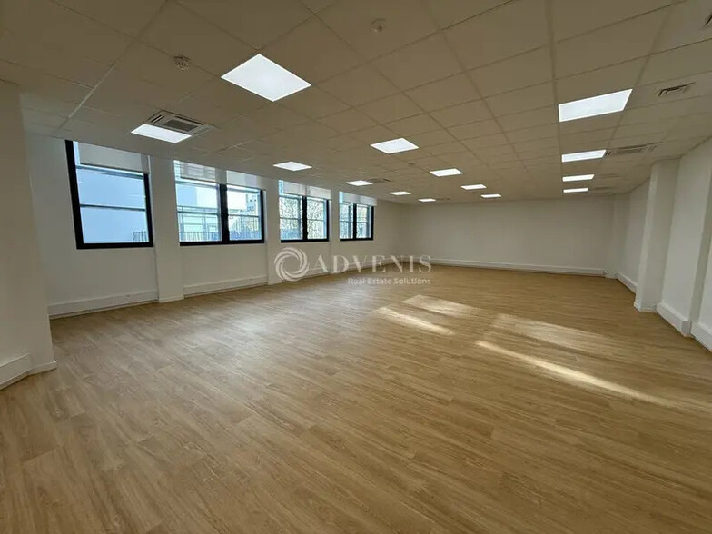 Office in Chessy to rent - Interior Photo - Image 3 of 12
