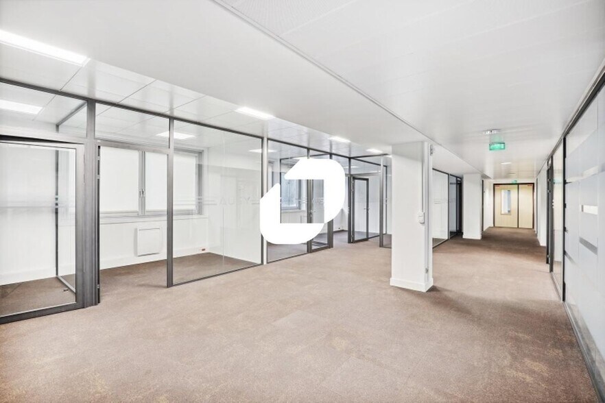 Office in Sèvres to rent - Interior Photo - Image 1 of 21