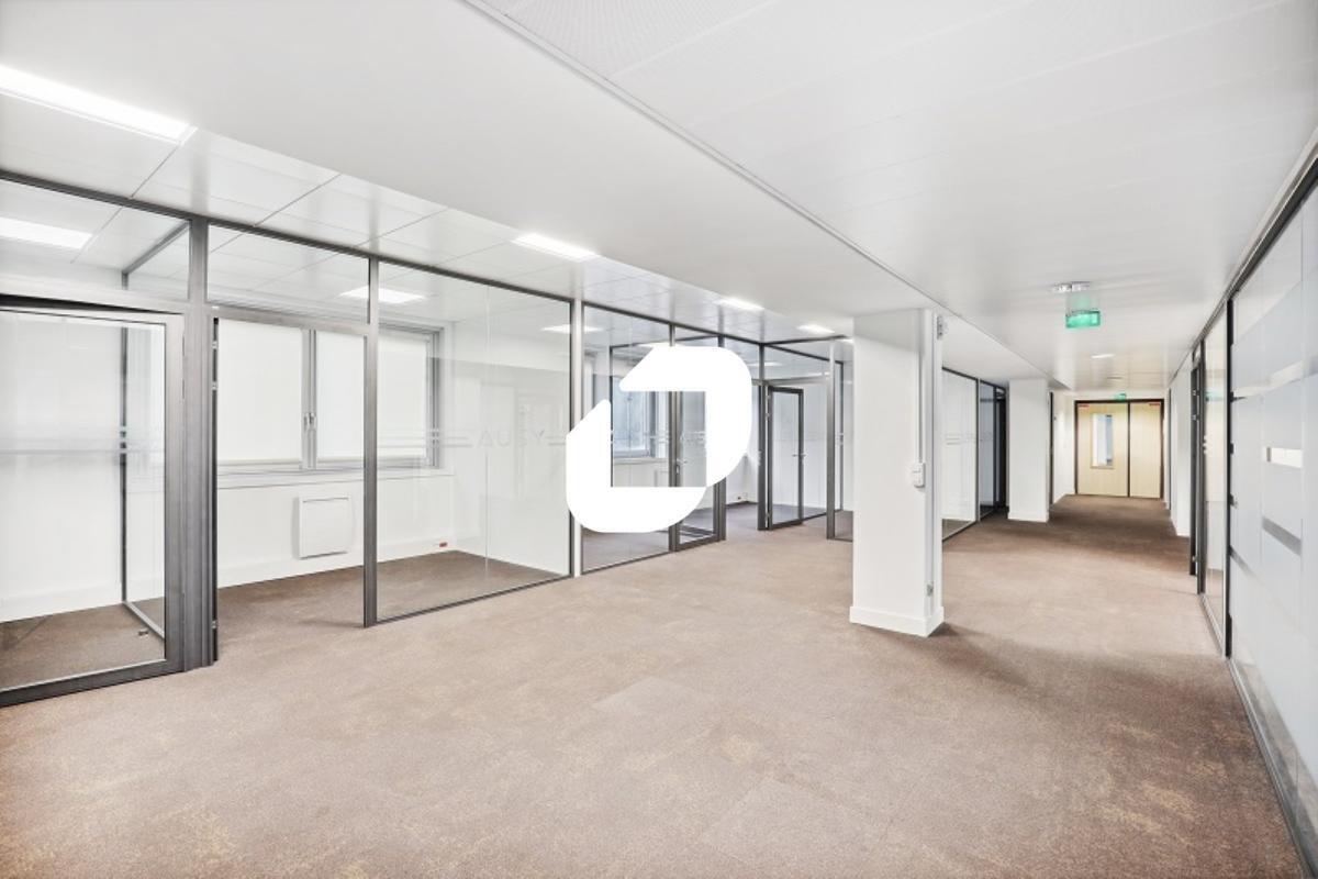 Office in Sèvres to rent Interior Photo- Image 1 of 22