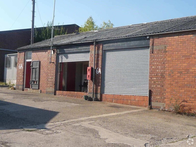 Kirkland Avenue Industrial Estate portfolio of 7 properties for sale on LoopNet.co.uk - Primary Photo - Image 3 of 5