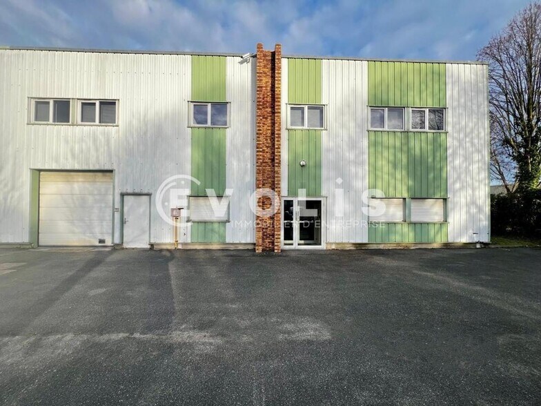 Light Industrial in Savigny Le Temple to rent - Building Photo - Image 1 of 7