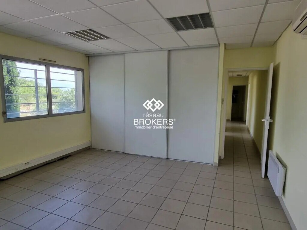 Location Bureaux 100 m² - Photo 1
