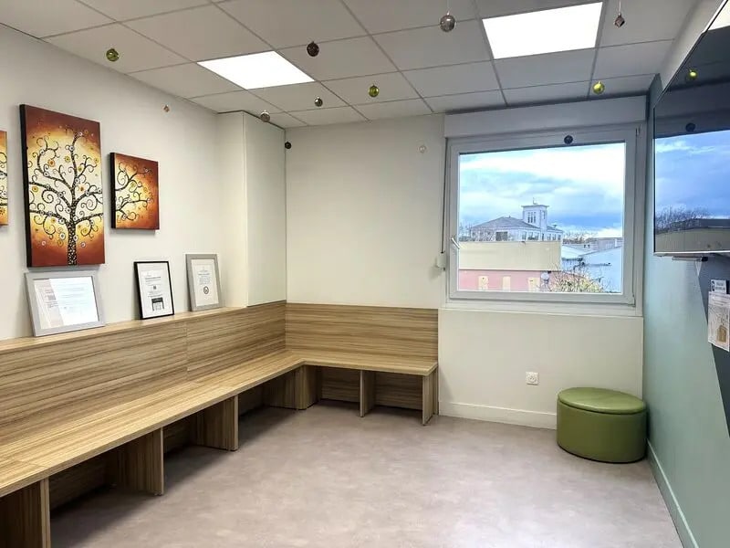 Office in Décines-Charpieu to rent Interior Photo- Image 1 of 18