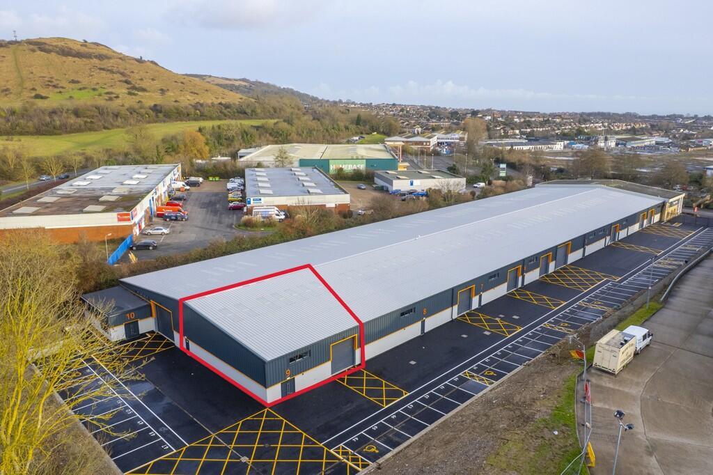 Park Farm Rd, Folkestone to rent Primary Photo- Image 1 of 5