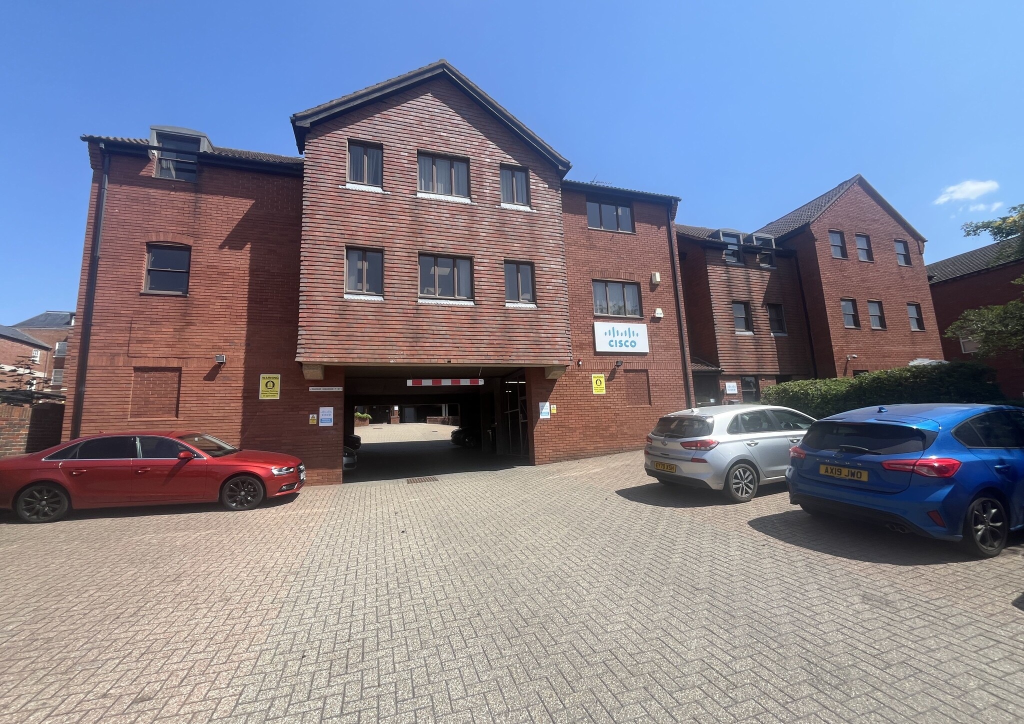 4-6 Arden Grv, Harpenden to rent Building Photo- Image 1 of 4
