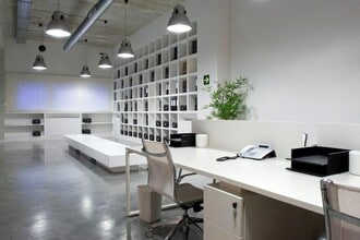 Office in Madrid, Madrid to rent Interior Photo- Image 1 of 23