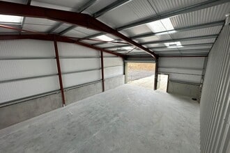 1-5 Thorne Cross Farm, Cheriton Bishop to rent Interior Photo- Image 1 of 3