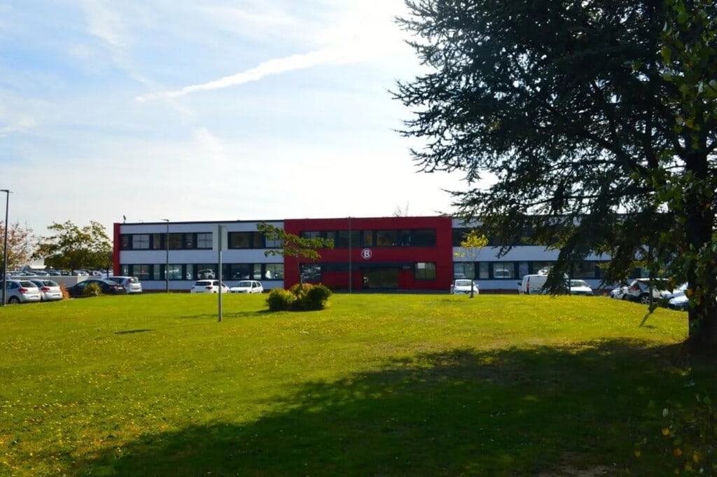Location Entrepôt 409 m² - Photo 1