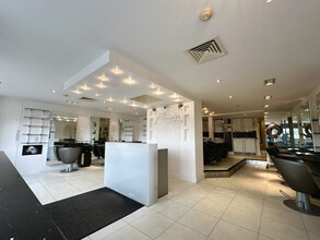 8 Market Sq, Toddington for rent Interior Photo- Image 2 of 4