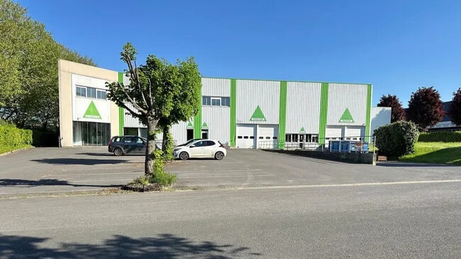 Vente Entrepôt 3 440 m²