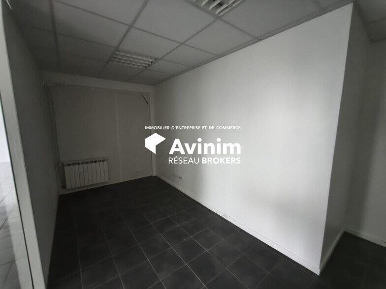 Industrial in Villeneuve-Saint-Georges to rent - Interior Photo - Image 2 of 8