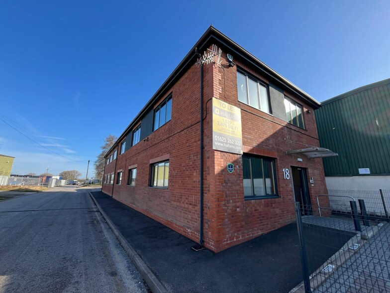 Adlington Park, Macclesfield to rent - Building Photo - Image 2 of 13