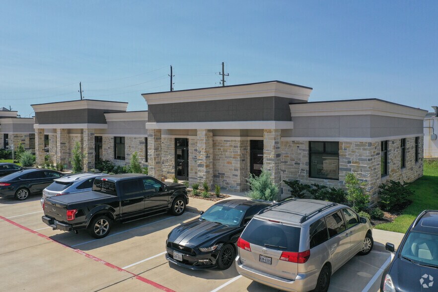 633 E Fernhurst Dr, Katy 77450 UK