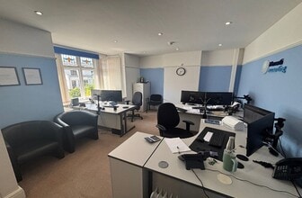 89 High St, Caterham to rent Interior Photo- Image 1 of 6