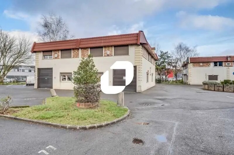 Light Industrial in Massy to rent - Building Photo - Image 1 of 11
