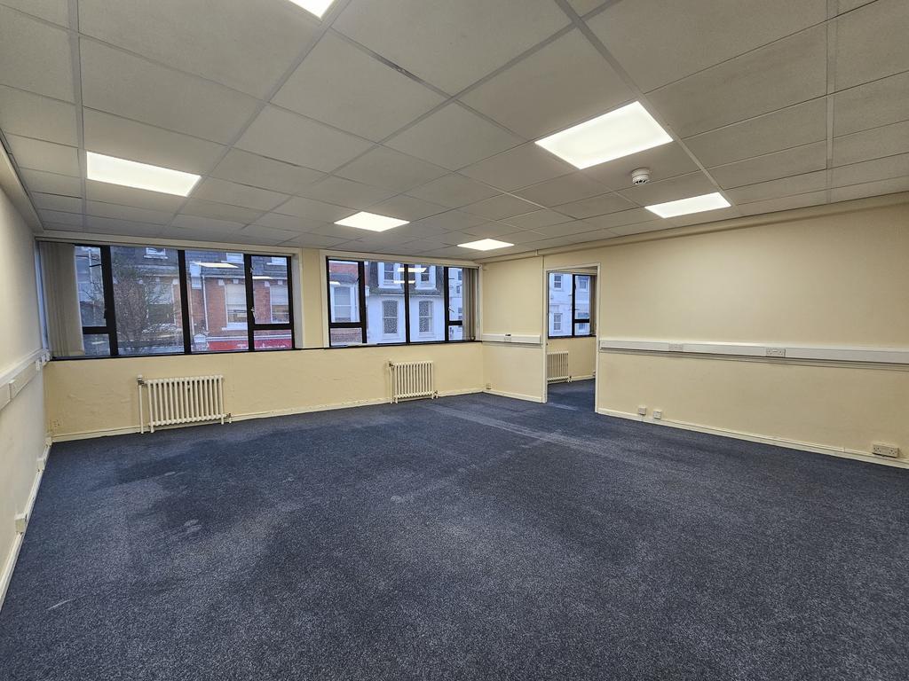 132-136 Union St, Torquay to rent Interior Photo- Image 1 of 3