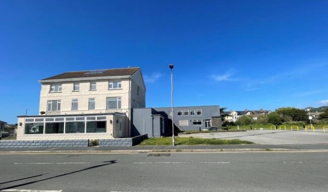 21 Beach Rd, Fairbourne for sale Building Photo- Image 1 of 1