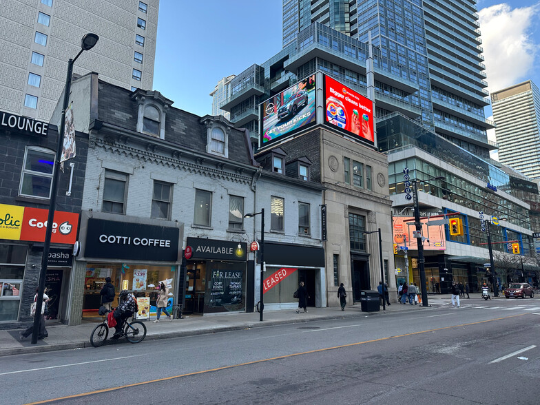 374A Yonge St, Toronto, ON for rent - Building Photo - Image 1 of 4