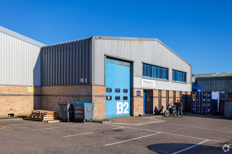 Newton Rd, Peacehaven to rent - Building Photo - Image 2 of 5