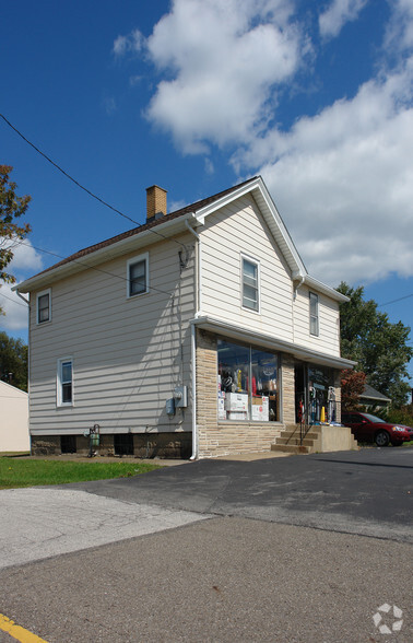 152 Churchill Hubbard Rd, Youngstown, OH for rent - Primary Photo - Image 1 of 1