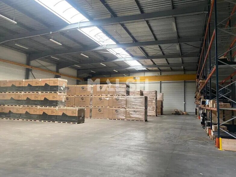 Industrial in Chaponost for sale - Interior Photo - Image 2 of 16